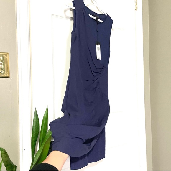 BCBGMAXAZRIA Draped Side Zipper Dress. Size 0 - Picture 7 of 16